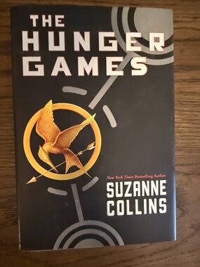 Scholastic The Hunger Games - Black & Gold Cover